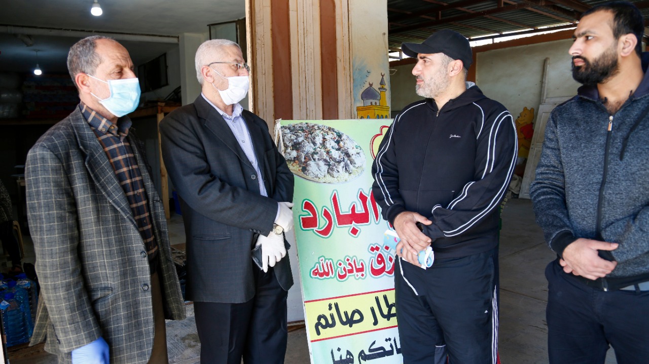 وفد من حماس يطلع على إجراءات مكافحة كورونا في مخيم نهر البارد