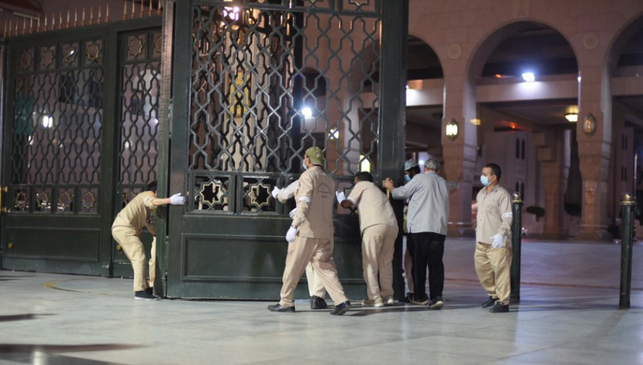 المسجد النبوي يستقبل المصلين بإجراءات جديدة