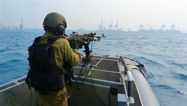 بحرية الاحتلال تستهدف الصيادين قبالة غزة