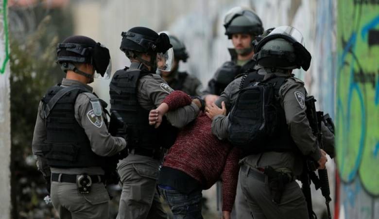 الاحتلال يعتقل طفلاً من الخليل