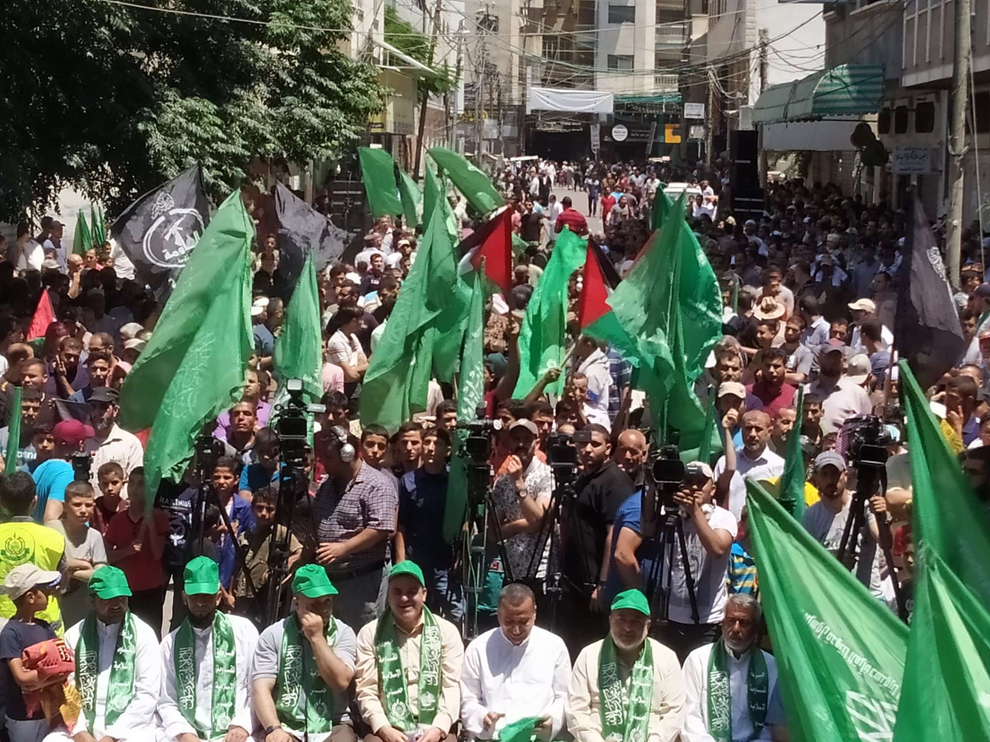 حماس تنظم مسيرة بخانيونس رفضًا لمخططات الضم