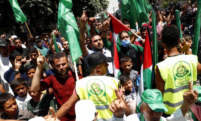 سلسلة بشرية في غزة رفضا لخطة الضم الإسرائيلية