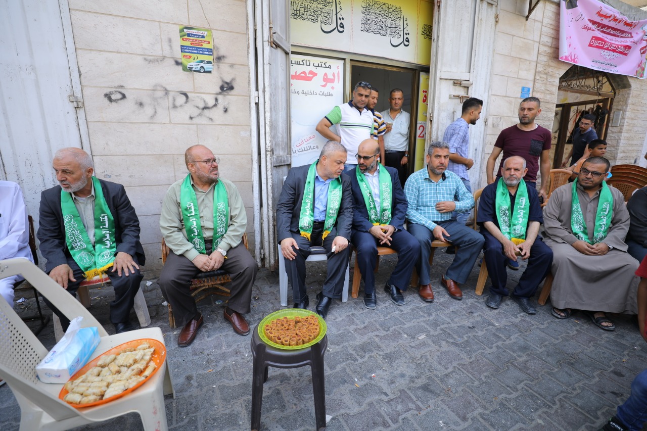 حماس تزور أوائل الطلبة في غزة