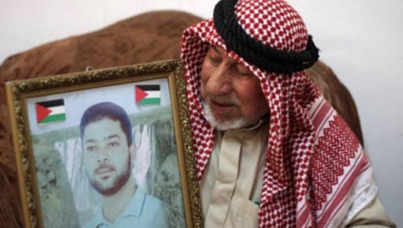 وفاة والد الأسير القسامي خليل براقعة المحكوم بالمؤبد 20 مرة
