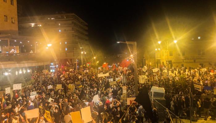 آلاف المستوطنين يتظاهرون ضد نتنياهو
