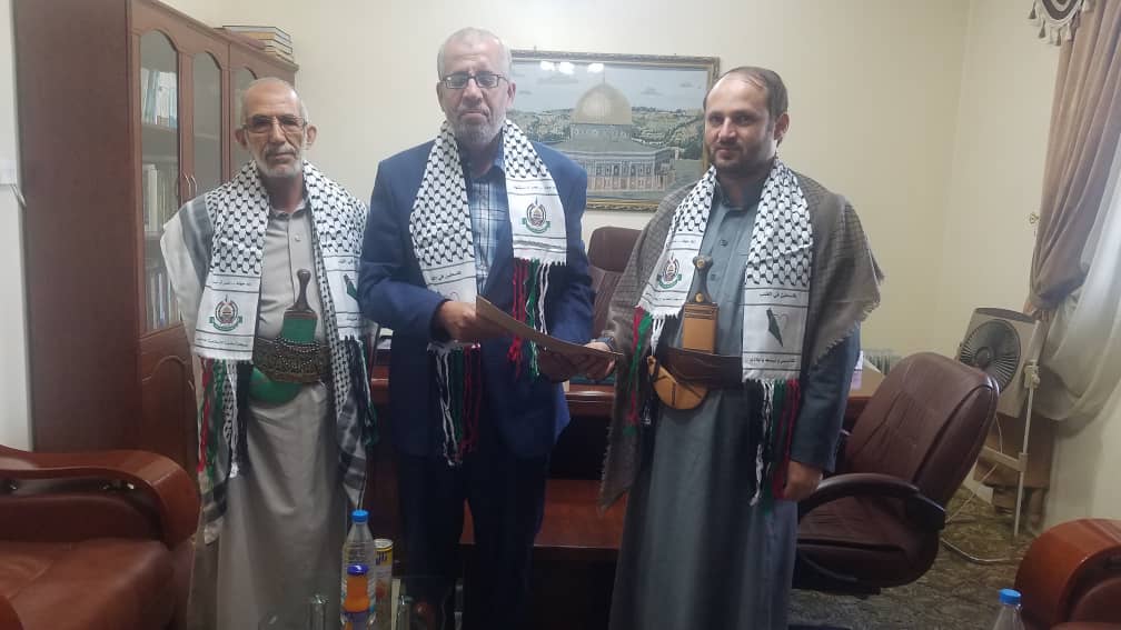 الأمين العام لجماعة أنصار الله يزور مكتب حماس بصنعاء