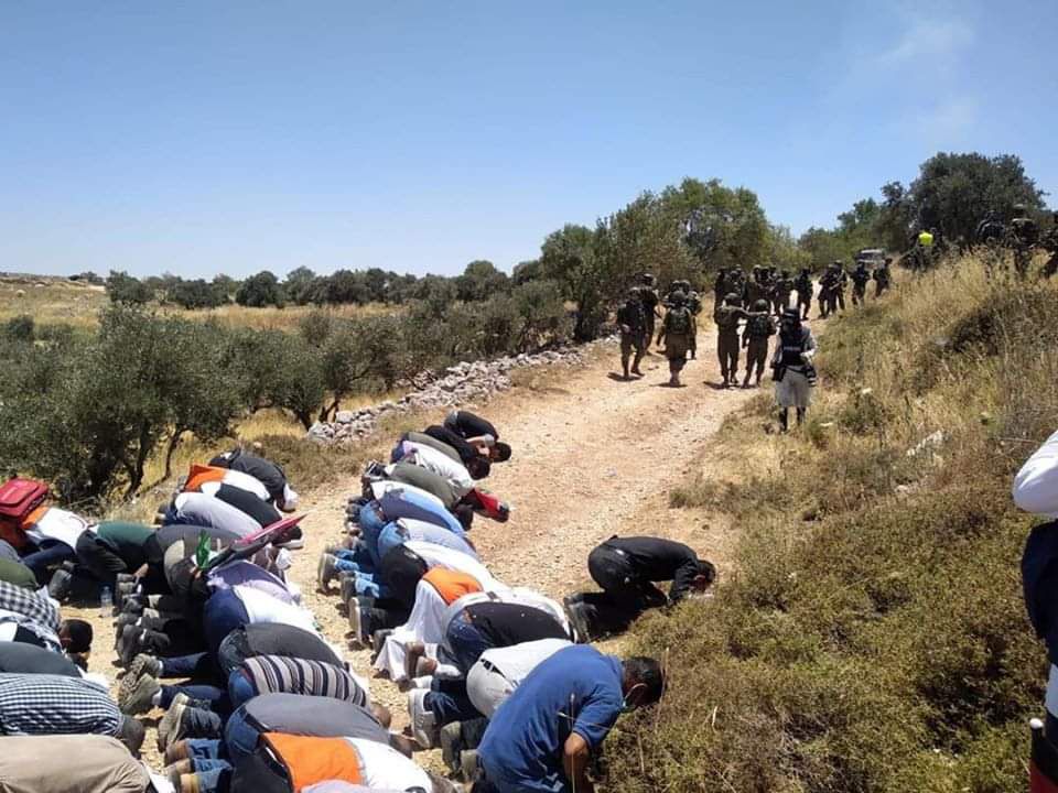 الاحتلال يقمع مشاركين بصلاة الجمعة شمال نابلس
