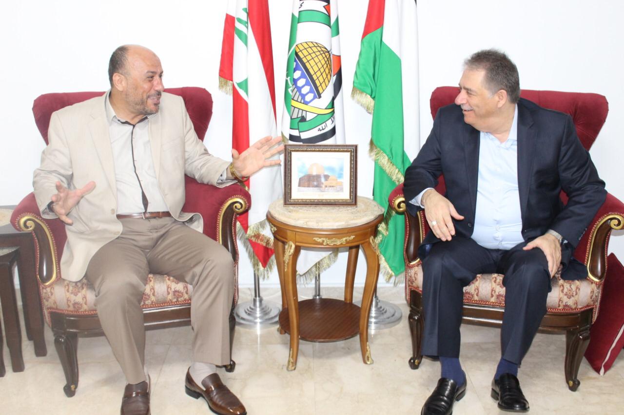 السفير الفلسطيني في لبنان يزور مكتب حماس في بيروت