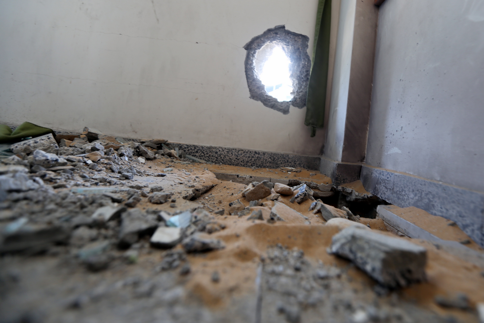 التربية: استهداف الاحتلال مدرسة بغزة جريمة جديدة بحق شعبنا