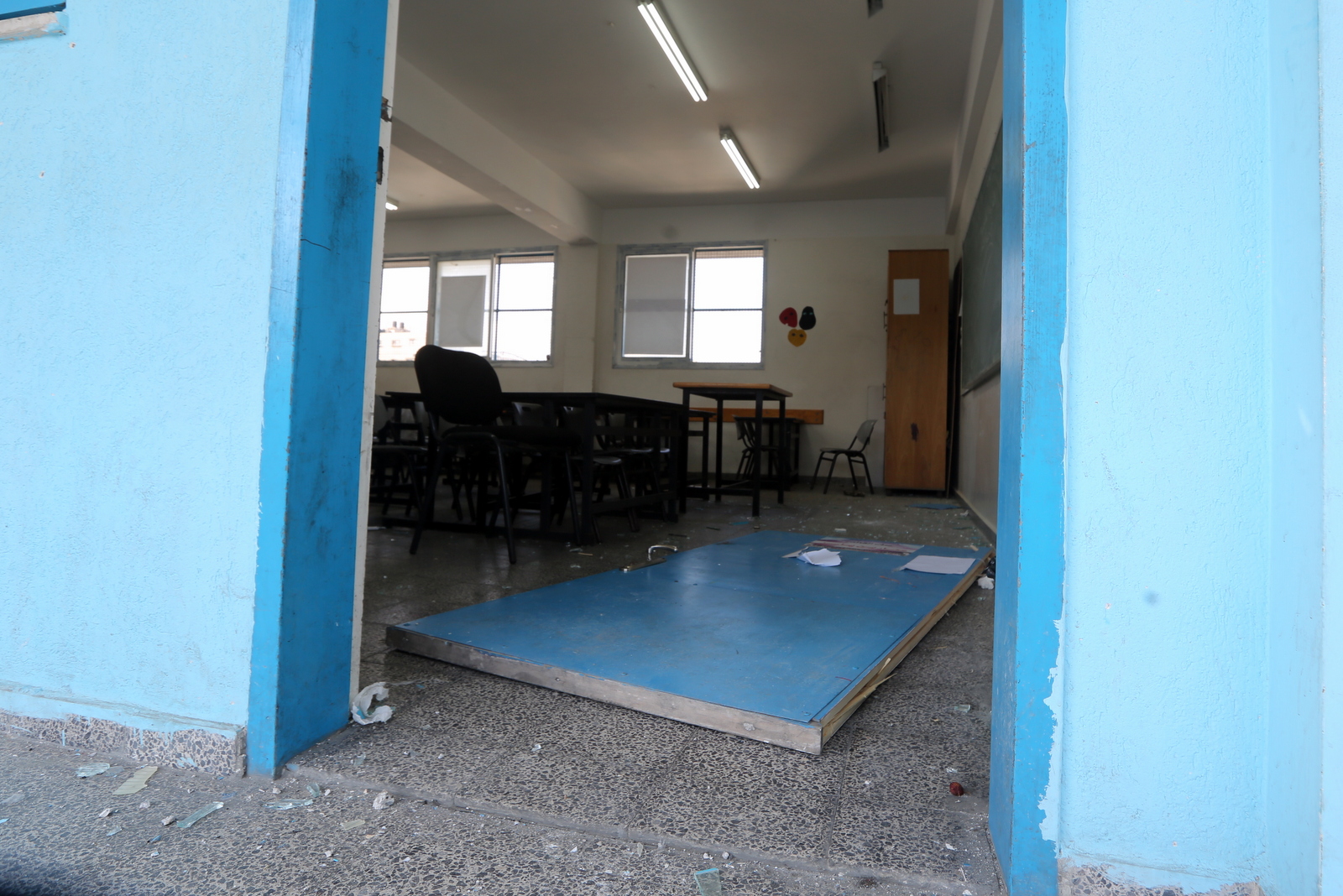 بعد قصف الاحتلال.. العثور على صاروخ لم ينفجر بمدرسة غرب غزة