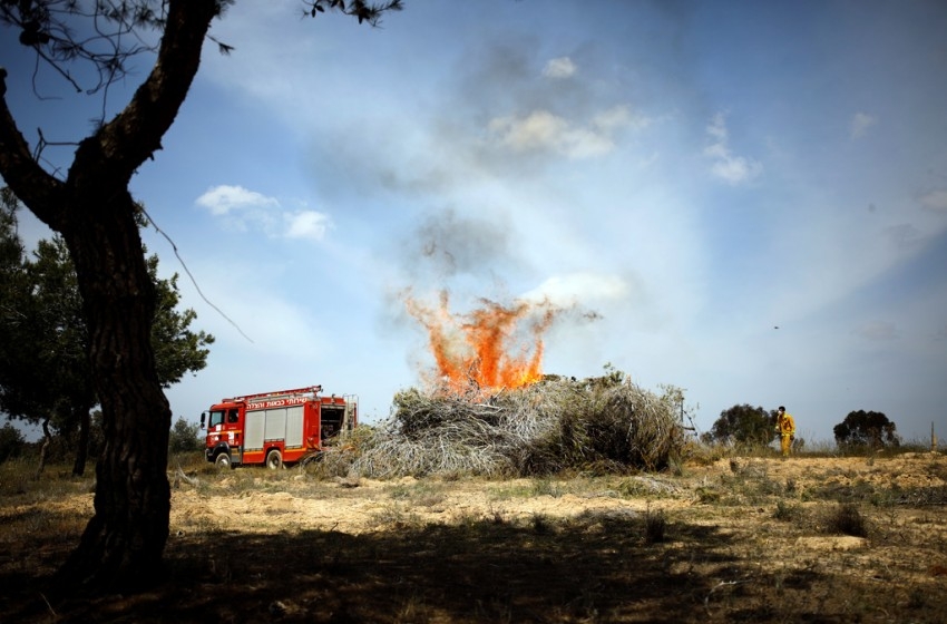 28 حريقًا ببالونات العودة في غلاف غزة