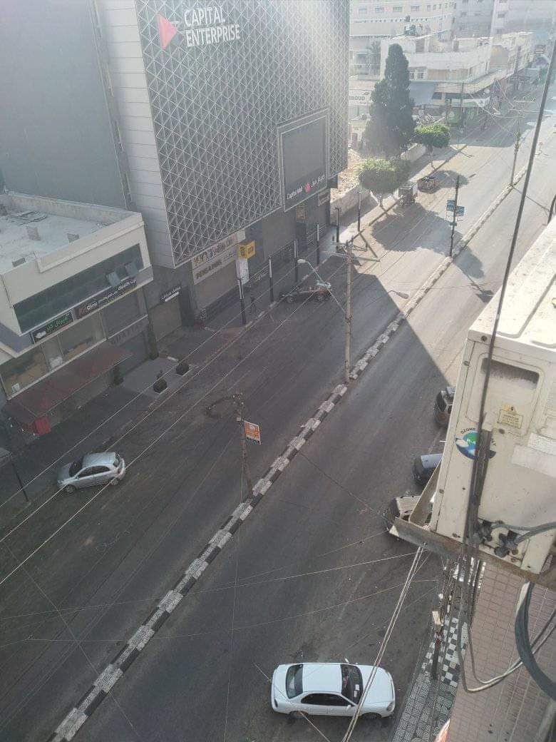 حظر التجول يدخل حيز التنفيذ بغزة.. شوارع خالية والمنشآت تغلق أبوابها