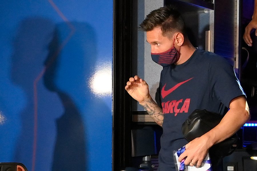 برشلونة يؤكد تلقيه طلب ميسي مغادرة النادي