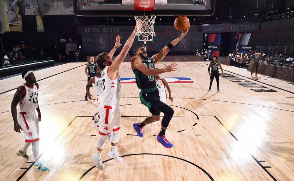 NBA: سلتيكس يتجه نحو تجريد تورونتو من اللقب ودنفر يلحق بركب المتأهلين