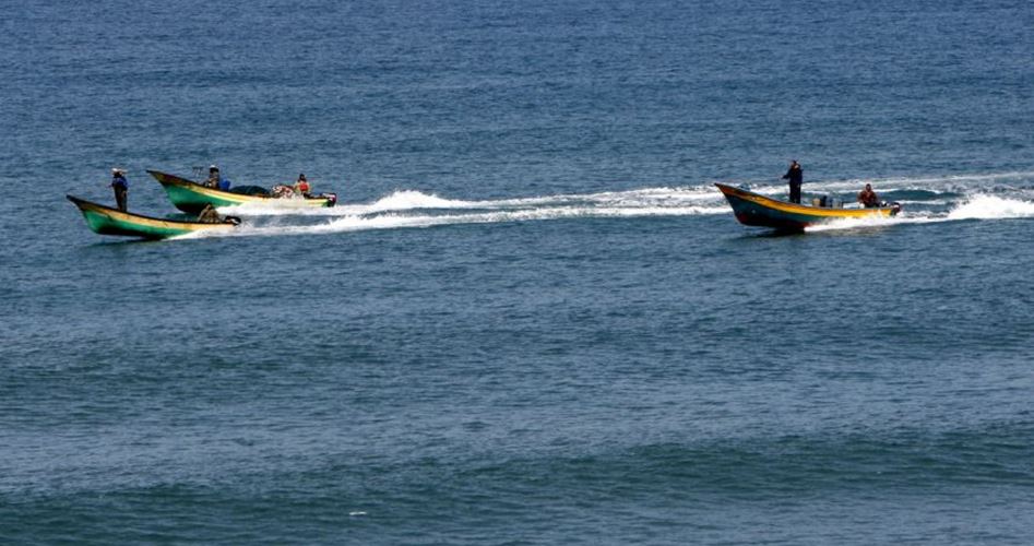 بحرية الاحتلال تستهدف الصيادين في بحر رفح