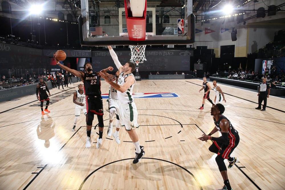 NBA: ميامي هيت يضع ميلووكي على حافة الخروج وبداية غير موفقة لليكرز