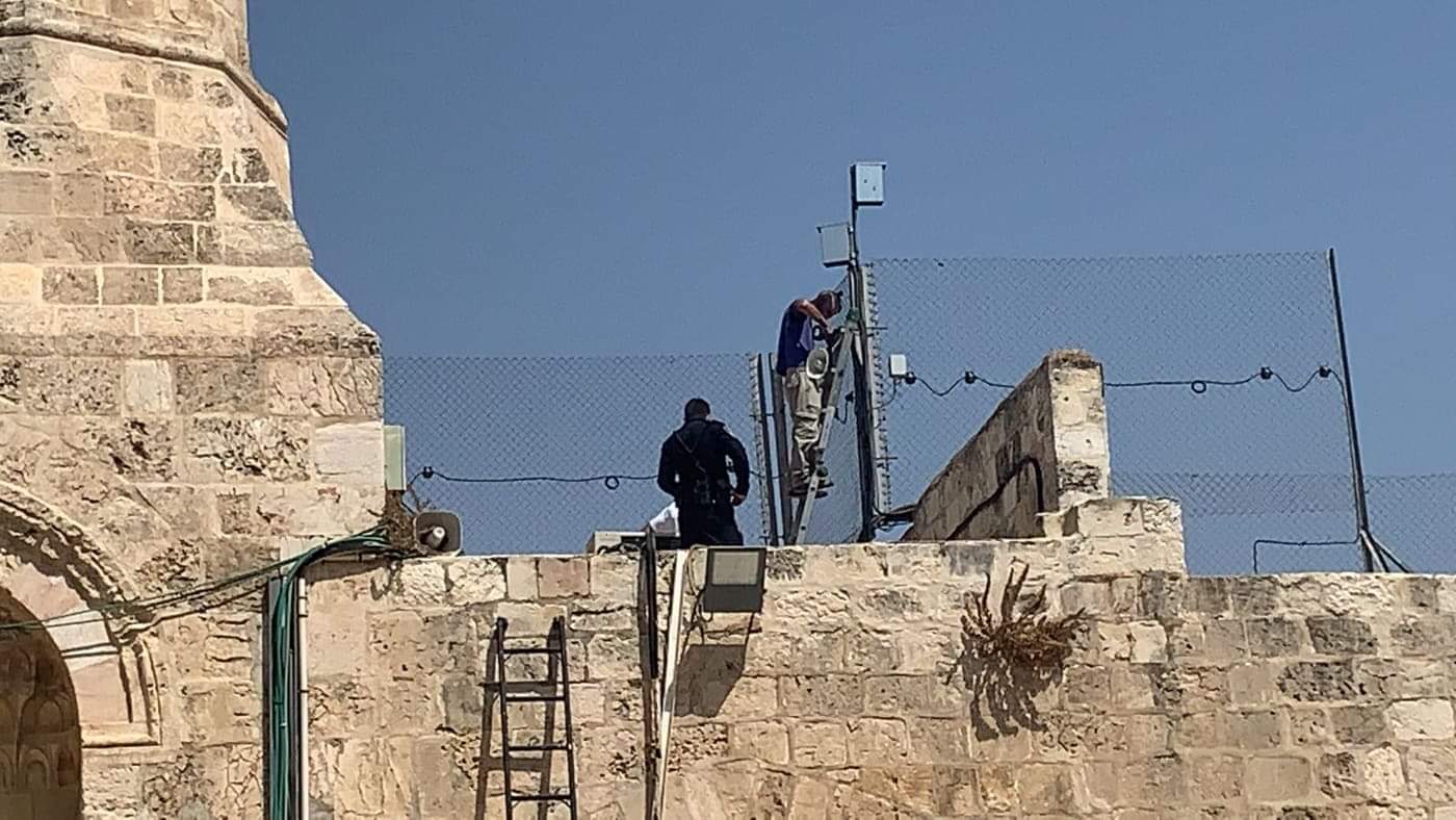 الاحتلال ينصب مجسات في الأقصى ويقتحم مؤسسة في القدس