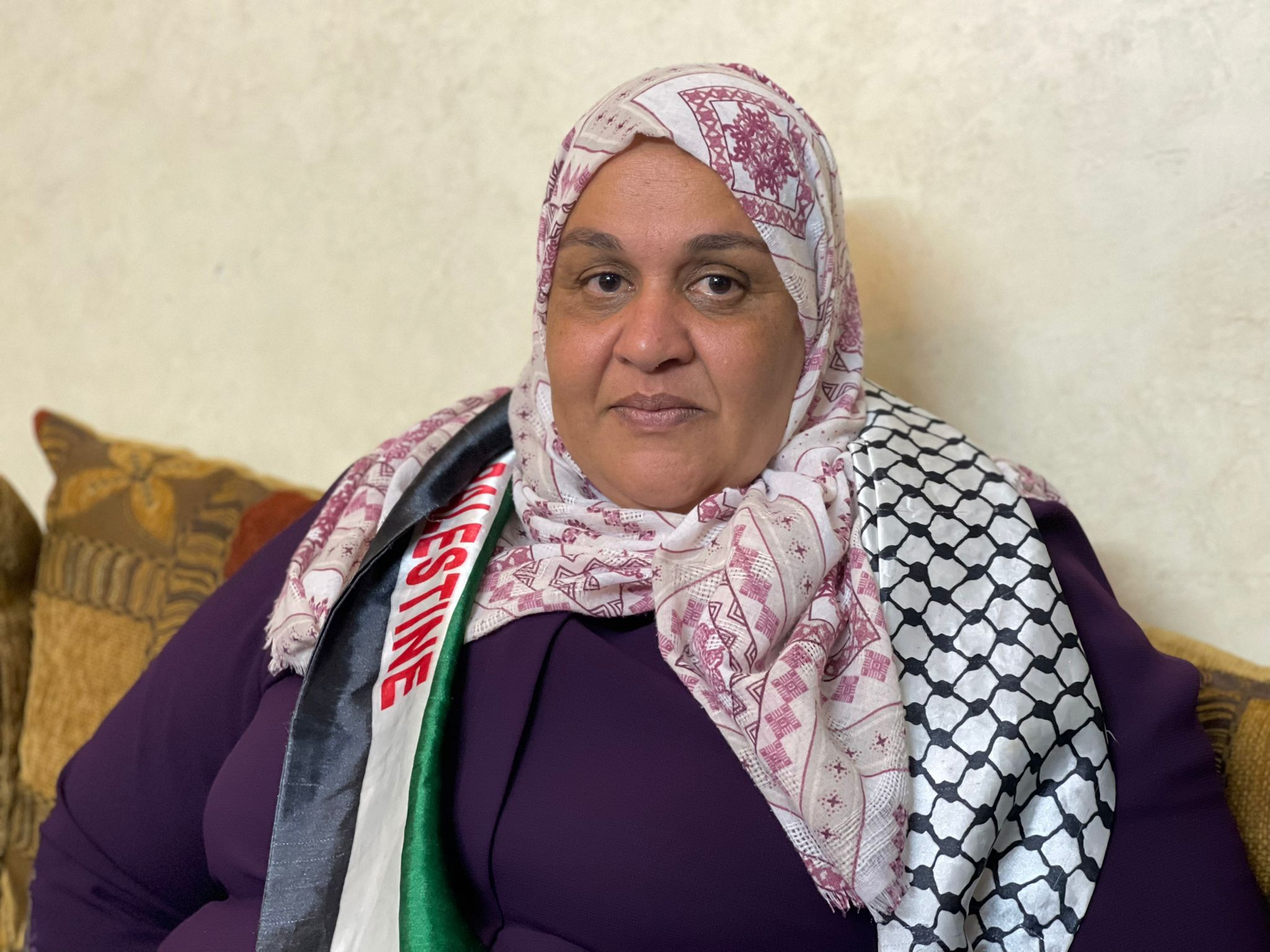 نسرين أبو كميل.. محررة يعرقل الاحتلال لقاءها بأبنائها