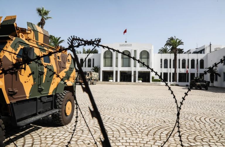 رئاسة برلمان تونس تطلق دورته الجديدة وتصف إجراءات سعيّد بالباطلة
