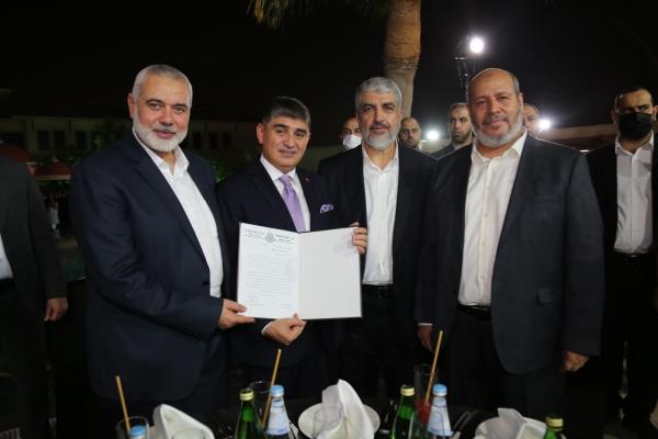 وفد حماس برئاسة هنية يشارك في احتفال سفارة تركيا في قطر