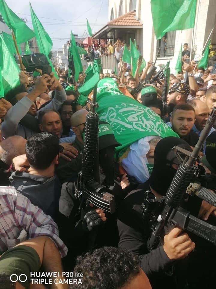 قناة عبرية: جنازة قبها أذهلت الجهازين الأمني والعسكري بـإسرائيل
