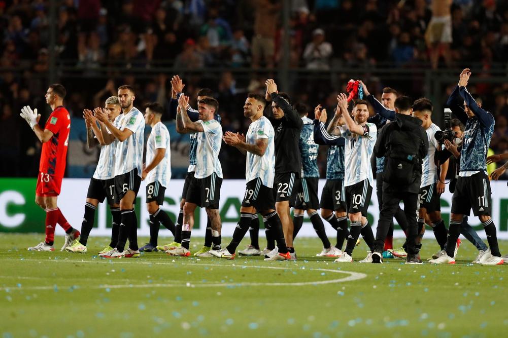 خسارة تشيلي تؤهل الأرجنتين رسميًا إلى كأس العالم FIFA قطر 2022™