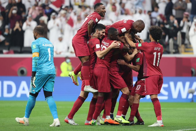 منتخب قطر يهزم نطيره الإماراتي بخماسية بيضاء ويبلغ نصف النهائي