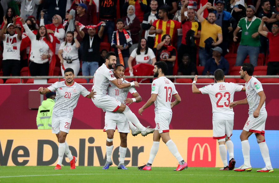 المنتخب التونسي يفوز على نظيره الإماراتي ويتأهلان معًا إلى ربع النهائي