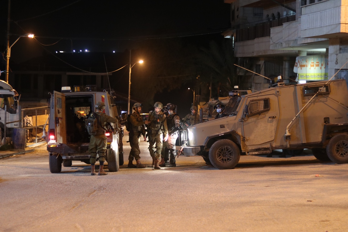 الاحتلال يعتقل 7 مواطنين بمداهمات ومواجهات في الضفة