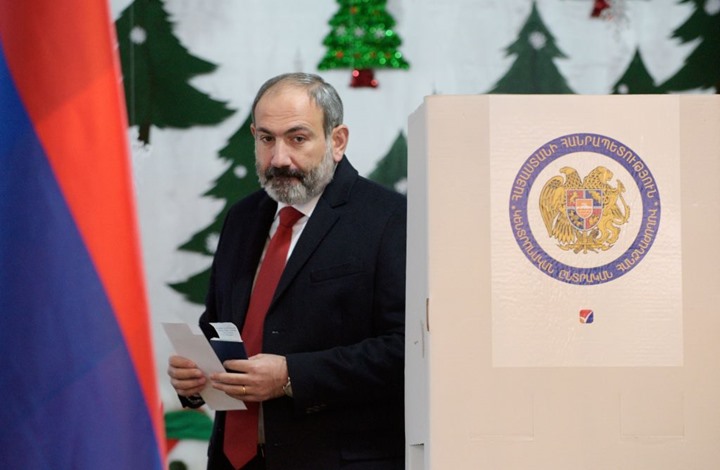 رئيس حكومة أرمينيا يقيل قائد الجيش ويتحدث عن محاولة انقلاب