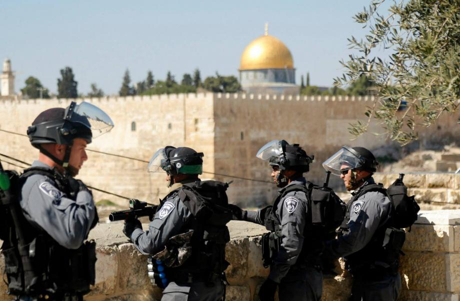 الاحتلال يحول القدس لثكنة عسكرية ويغلق محيط باب العامود