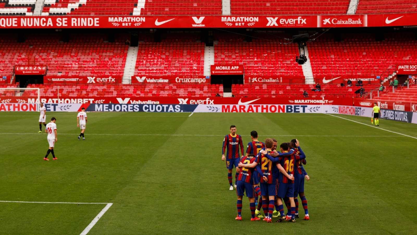 الدوري الإسباني .. برشلونة يعبر محطة إشبيلية بأمان