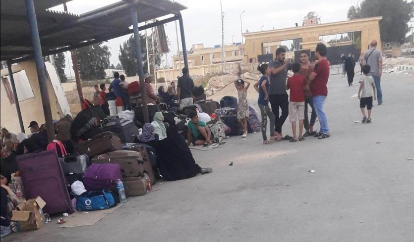 مصر تعيد مئات الفلسطينيين إلى القاهرة