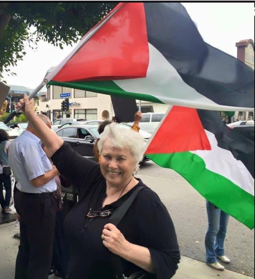 وفاة الناشطة الأميركية المدافعة عن فلسطين ماري ثومبسون