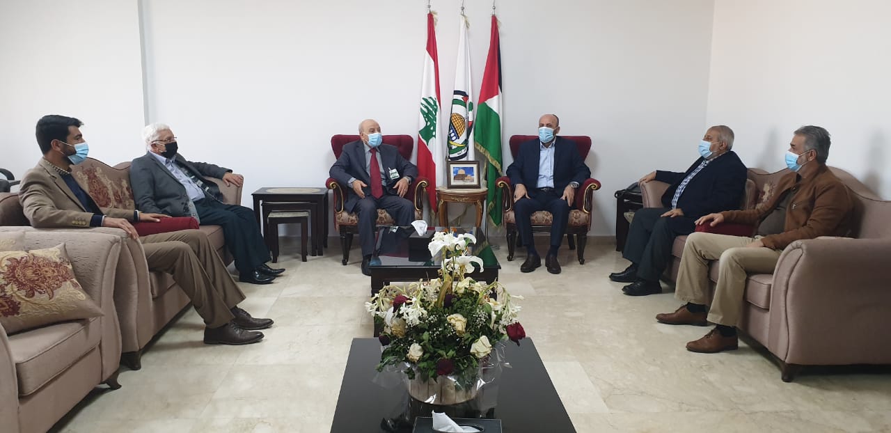 حماس والديمقراطية في لبنان يبحثان أوضاع المخيمات الفلسطينية
