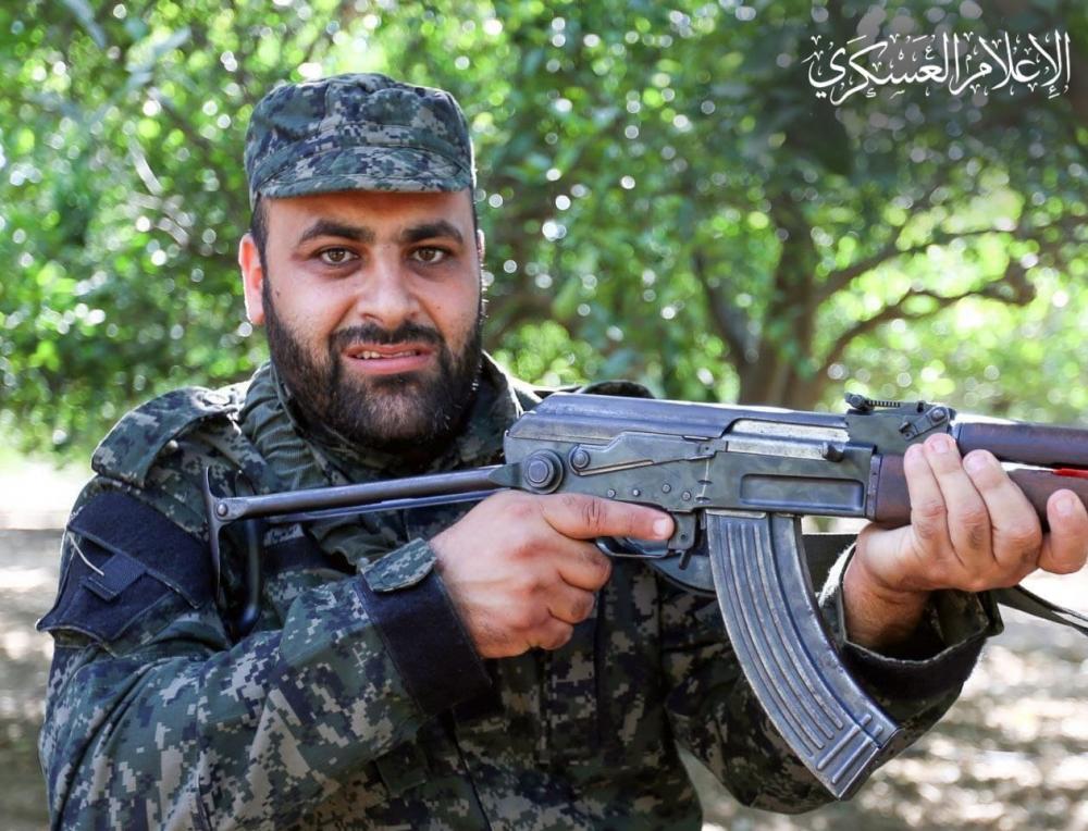 مشعل يهاتف عائلة القائد القسامي أحمد عوني طه معزيًا بوفاته