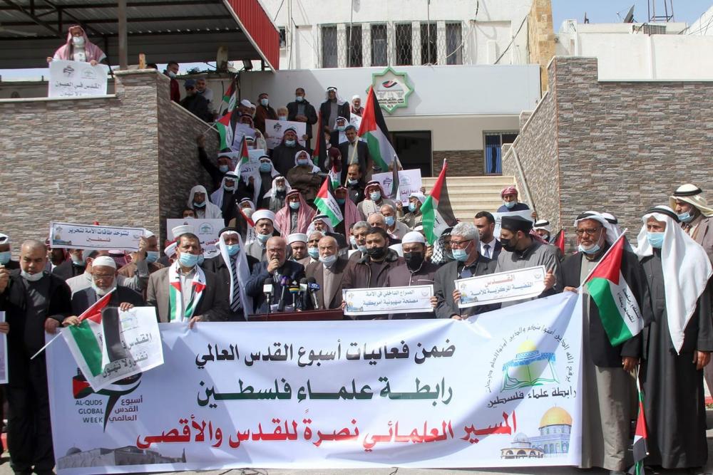 عشرات العلماء بغزة يشاركون في مسيرة لنصرة المسجد الأقصى