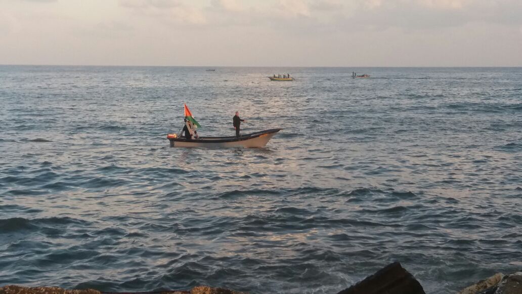 اعتقلهم صباحاً.. الاحتلال يفرج عن 3 صيادين من غزة