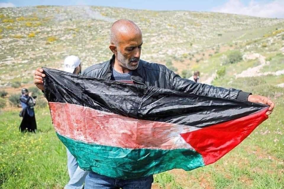 حماس: إقرار حظر رفع العلم الفلسطيني إمعان في الحرب الصهيونية على شعبنا