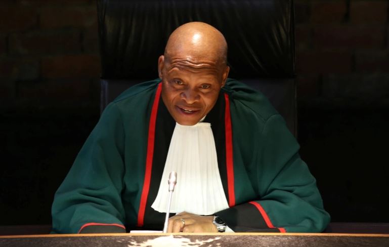 كبير القضاة بجنوب أفريقيا مطالب بالاعتذار عن تأييد إسرائيل