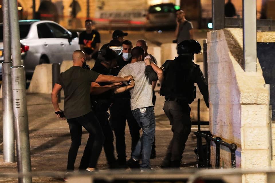 الاحتلال يعتقل مواطنا ويمدد اعتقال 6 شبان من القدس