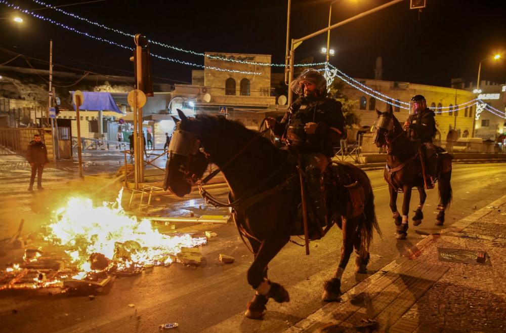 مواجهات في القدس ودعوات لمسيرة غاضبة وإضراب الخميس