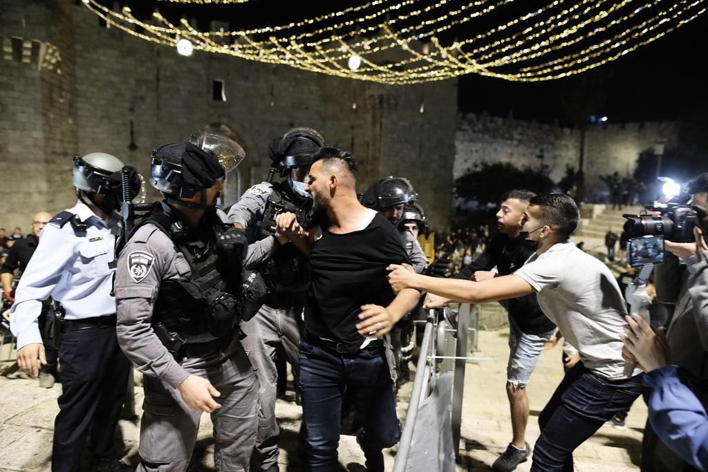 فروانة: الاحتلال اعتقل 2000 فلسطيني خلال 5 أسابيع