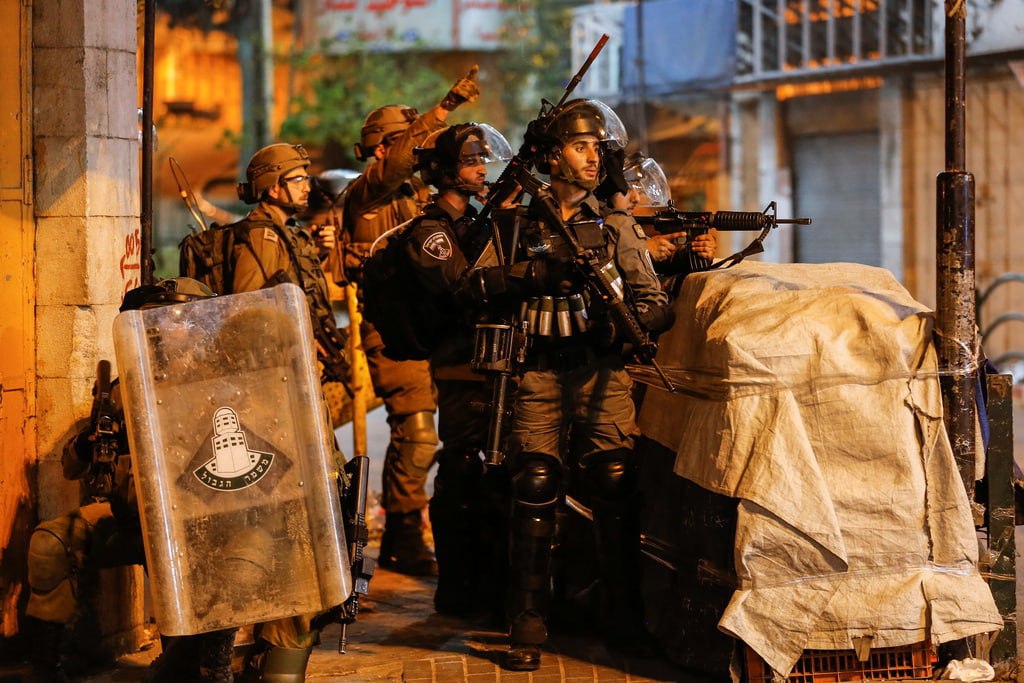 القدس تنتفض.. الاحتلال يعتدي على المحتفلين بباب العامود