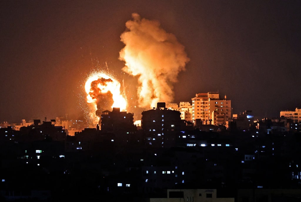 لحظة بلحظة.. 32 شهيدًا و 220 جرحى في عدوان إسرائيل على غزة