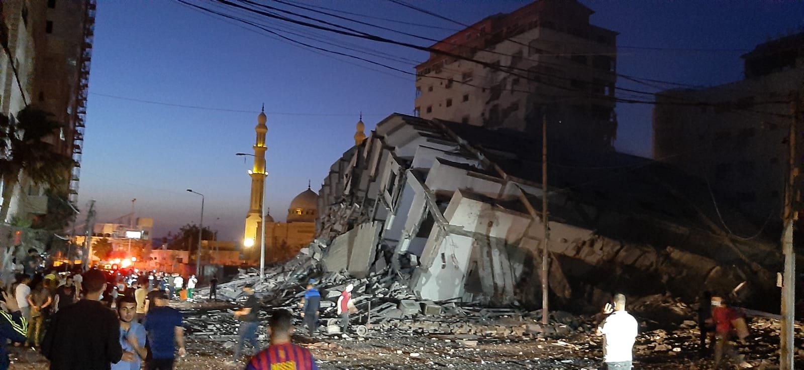الإعلام الحكومي بغزة: استهداف الأبراج السكنية جريمة حرب مُركبة