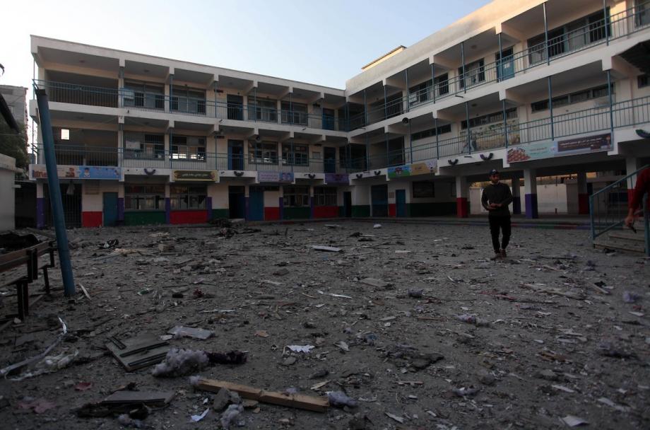 التعليم: الاحتلال يقصف 3 مدارس بغزة