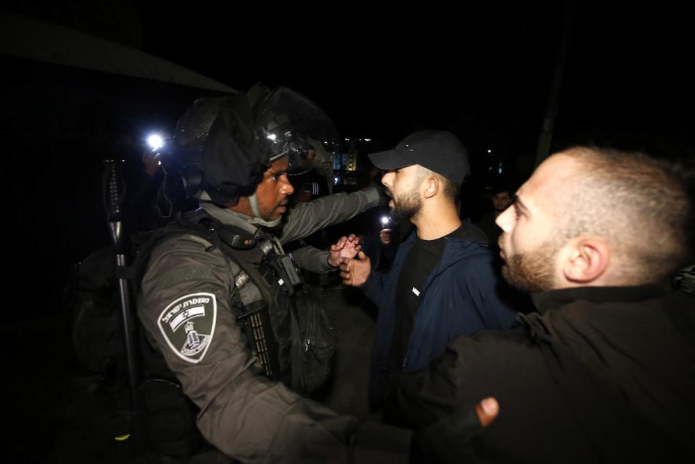 الاحتلال يعتقل 4 فلسطينيين في اللد