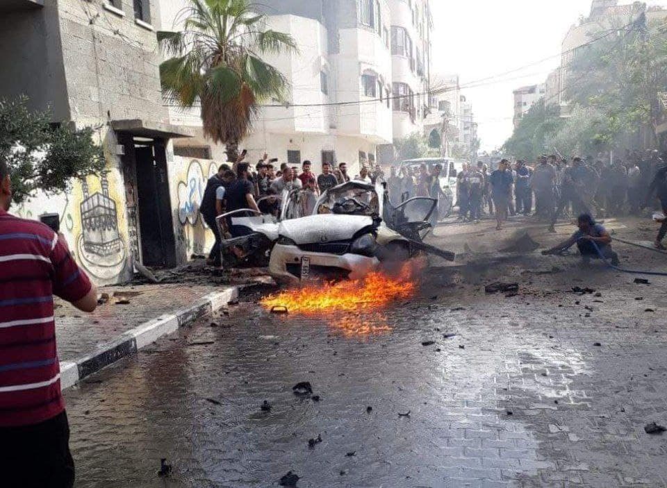 شهيدان بقصف إسرائيلي لسيارة مدنية شمال غرب غزة