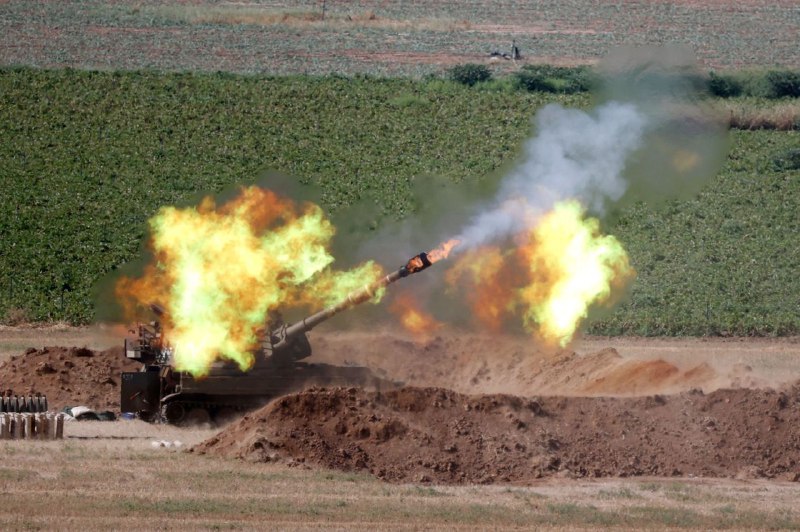 الأورومتوسطي: القصف المدفعي الإسرائيلي يرقى لجرائم حرب